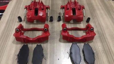 487520069_2655067428034321_904732208400413294_n Étriers de frein avant rouge – Peugeot 106 / Citroën Saxo – Jeu complet prêt à monter