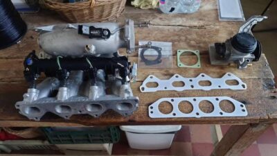 Collecteur aluminium d'une C2 VTS avec papillon Clio Sport